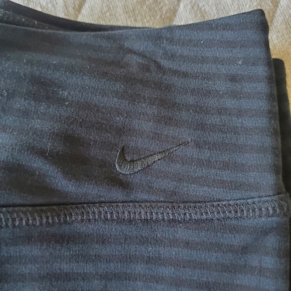 Nike Dri-fit Leggings
Small - Picture 4 of 7